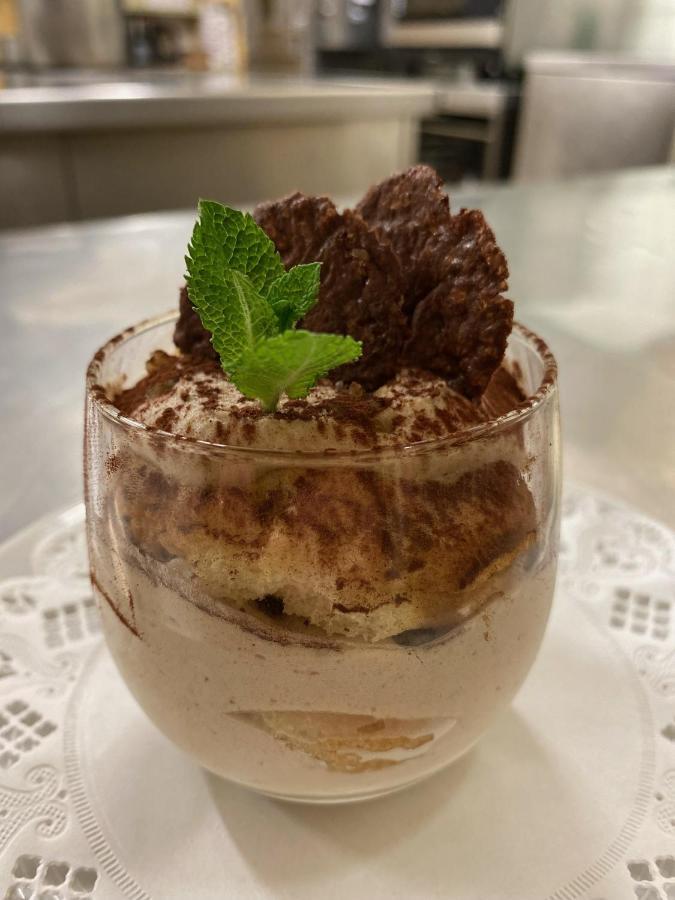 Logis Hotel Restaurant Le Mont Aigoual Meyrueis Bagian luar foto
