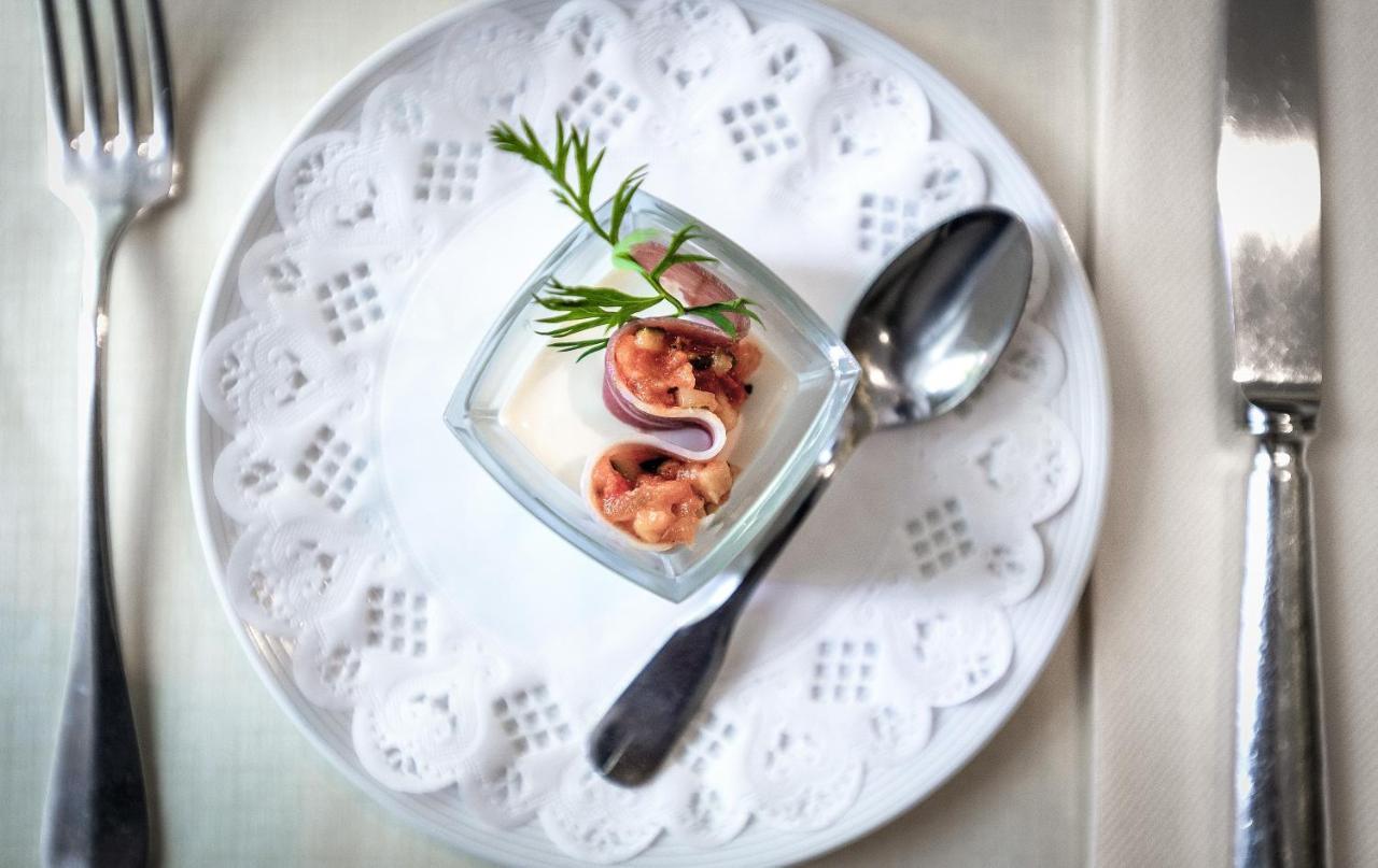 Logis Hotel Restaurant Le Mont Aigoual Meyrueis Bagian luar foto