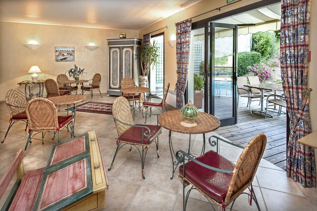 Logis Hotel Restaurant Le Mont Aigoual Meyrueis Bagian luar foto