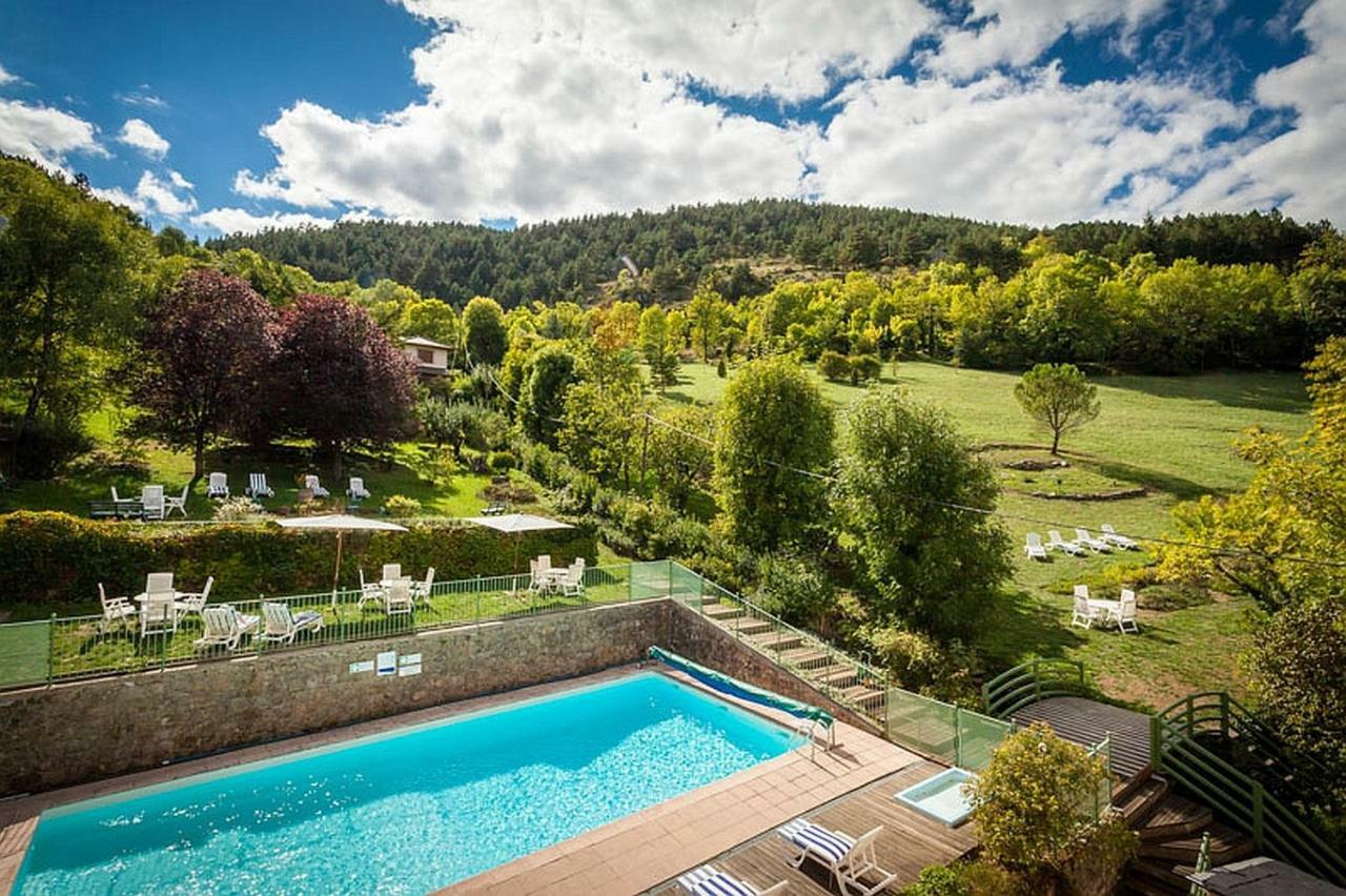 Logis Hotel Restaurant Le Mont Aigoual Meyrueis Bagian luar foto
